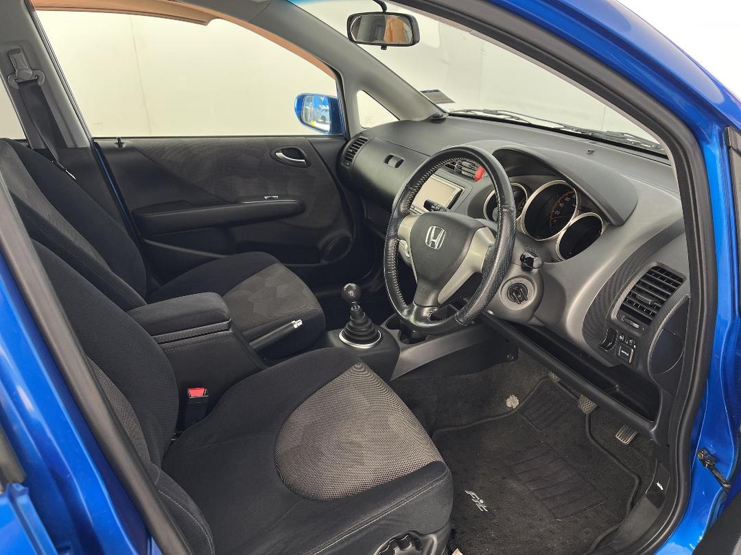 Photo '16' of Honda FIT Photo '16' of Honda FIT