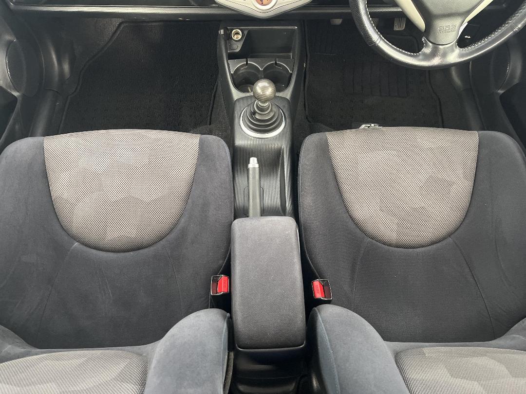 Photo '18' of Honda FIT Photo '18' of Honda FIT