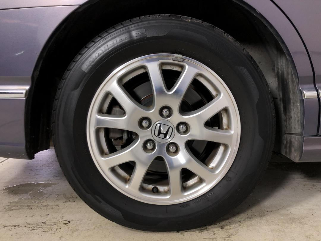 Damaged Honda Odyssey 2005 in Avalon Drive at Turners Damaged and End