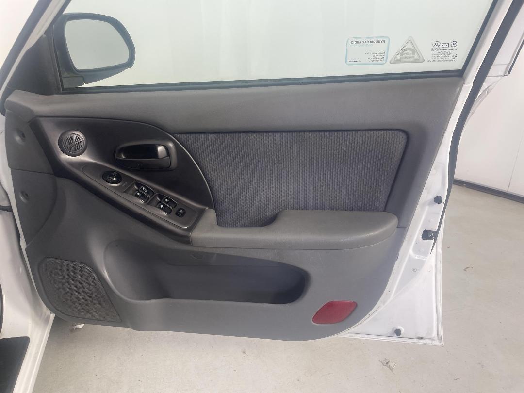 Photo '15' of Hyundai Elantra Photo '15' of Hyundai Elantra