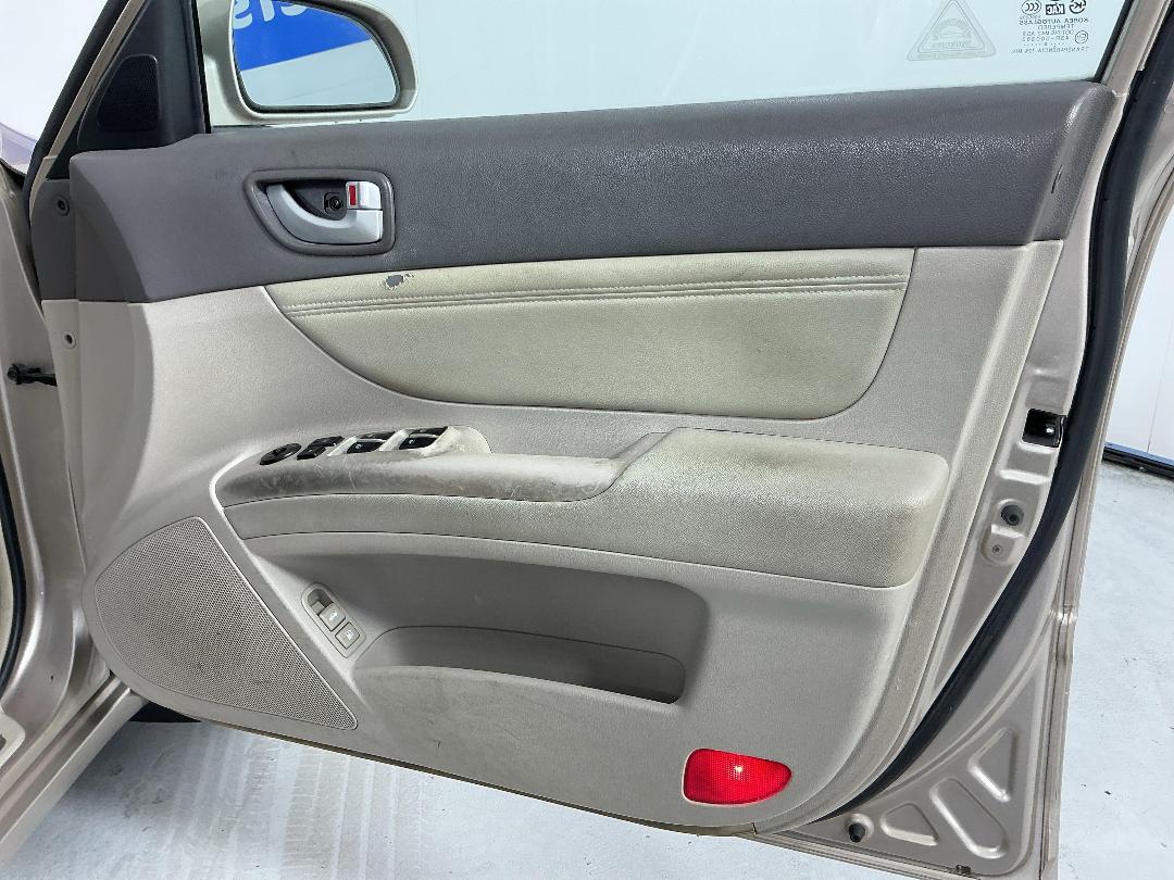 Photo '15' of Hyundai Sonata