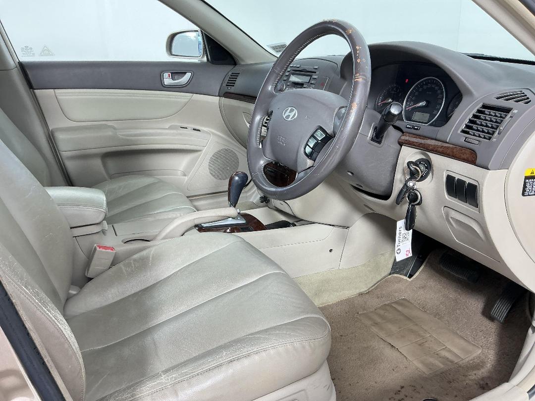 Photo '16' of Hyundai Sonata