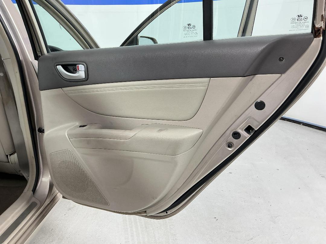 Photo '19' of Hyundai Sonata