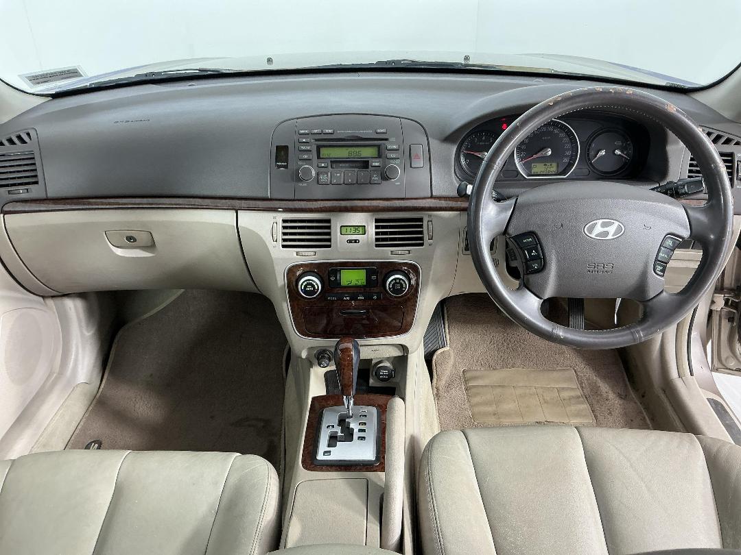 Photo '17' of Hyundai Sonata