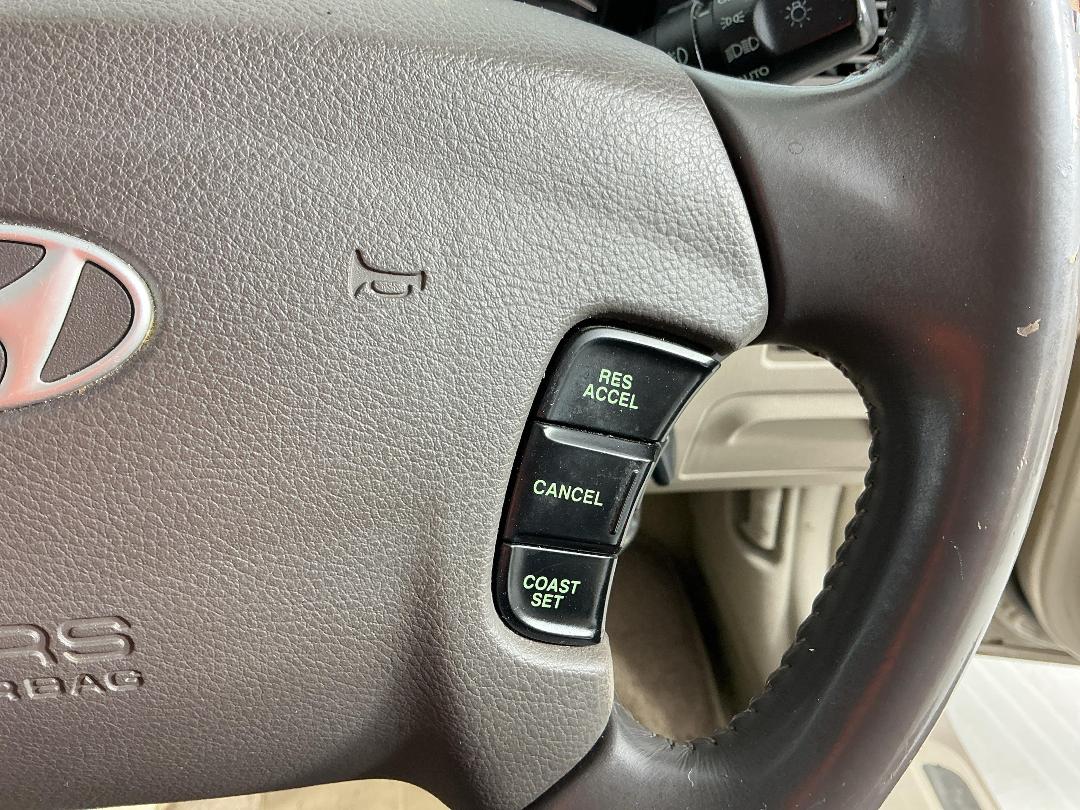 Photo '24' of Hyundai Sonata