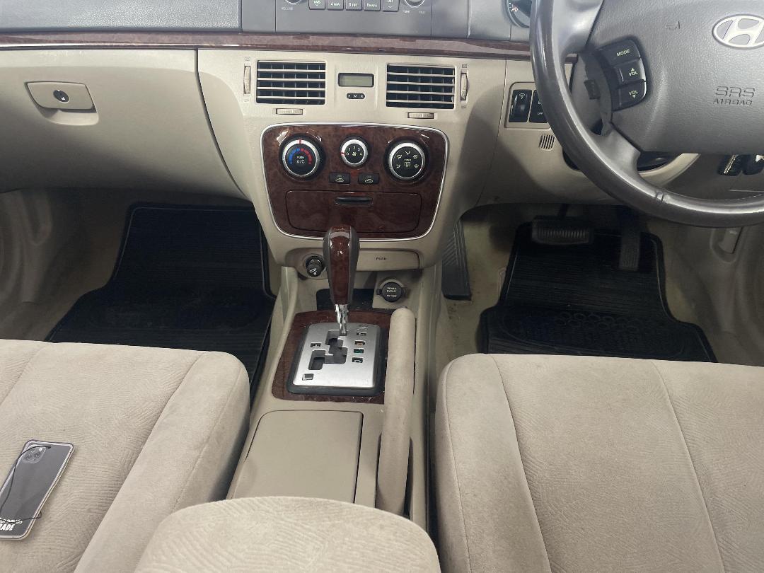 Photo '16' of Hyundai Sonata