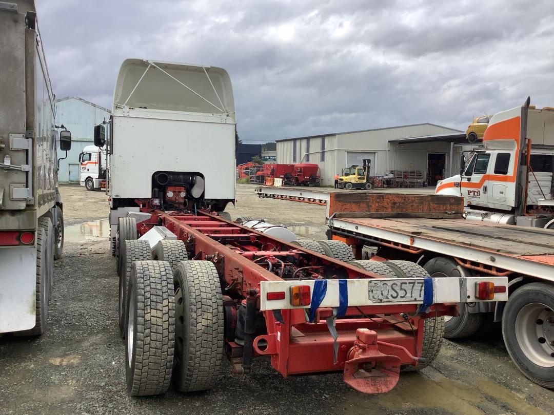 Photo '6' of International 9800 EAGLE Cab Chassis Photo '6' of International 9800 EAGLE Cab Chassis