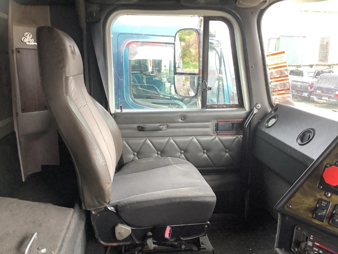 Photo '18' of International 9800 EAGLE Cab Chassis Photo '18' of International 9800 EAGLE Cab Chassis