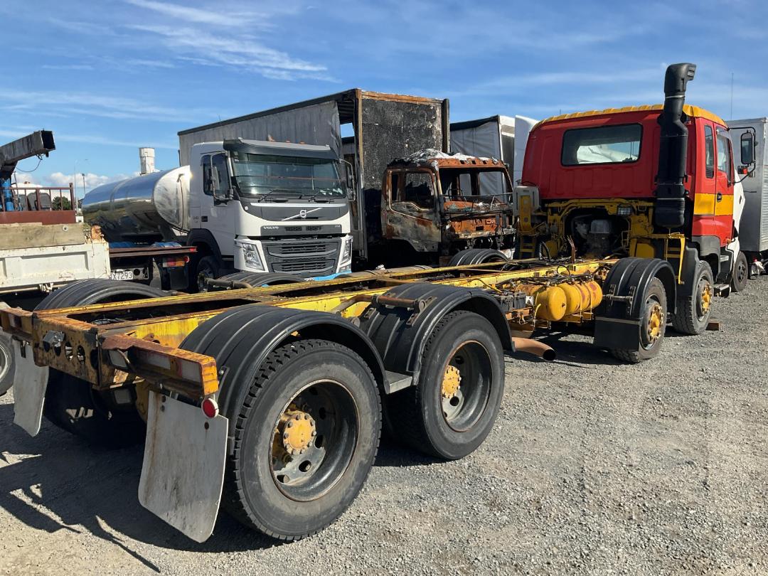 Photo '4' of Isuzu CXH 400R GIGAMAX Cab Chassis Photo '4' of Isuzu CXH 400R GIGAMAX Cab Chassis