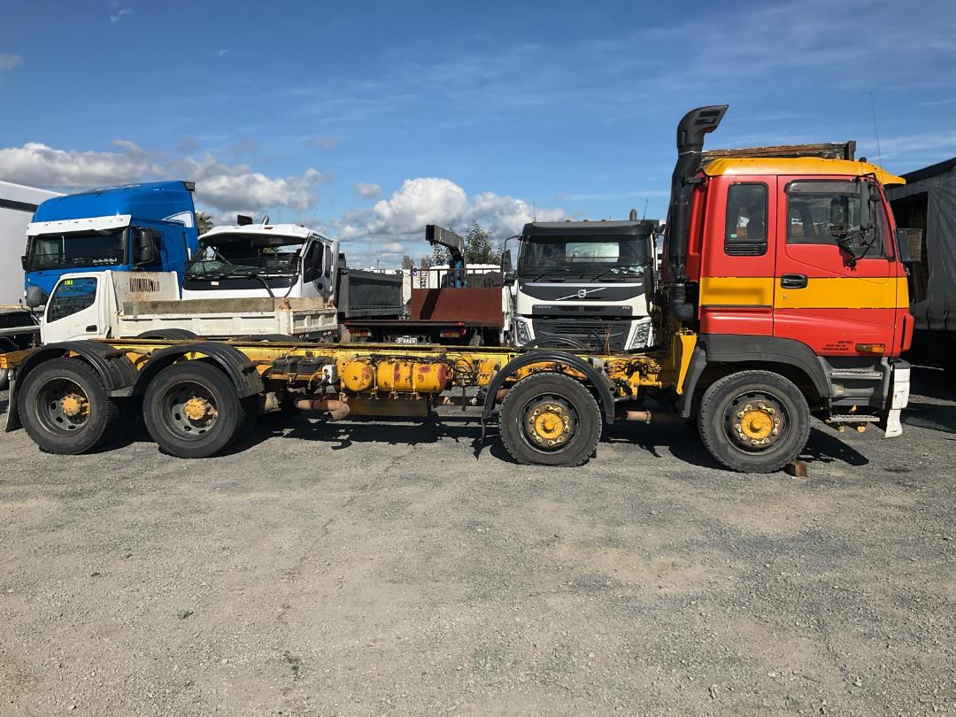 Photo '3' of Isuzu CXH 400R GIGAMAX Cab Chassis Photo '3' of Isuzu CXH 400R GIGAMAX Cab Chassis