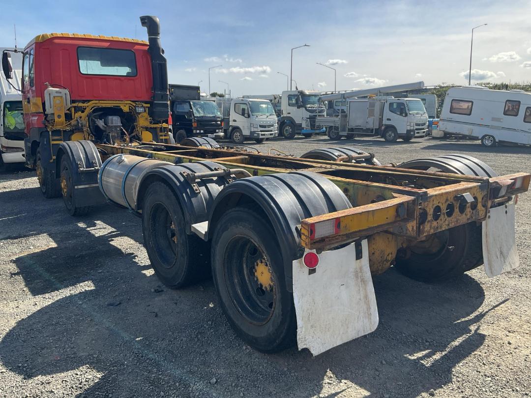Photo '6' of Isuzu CXH 400R GIGAMAX Cab Chassis Photo '6' of Isuzu CXH 400R GIGAMAX Cab Chassis