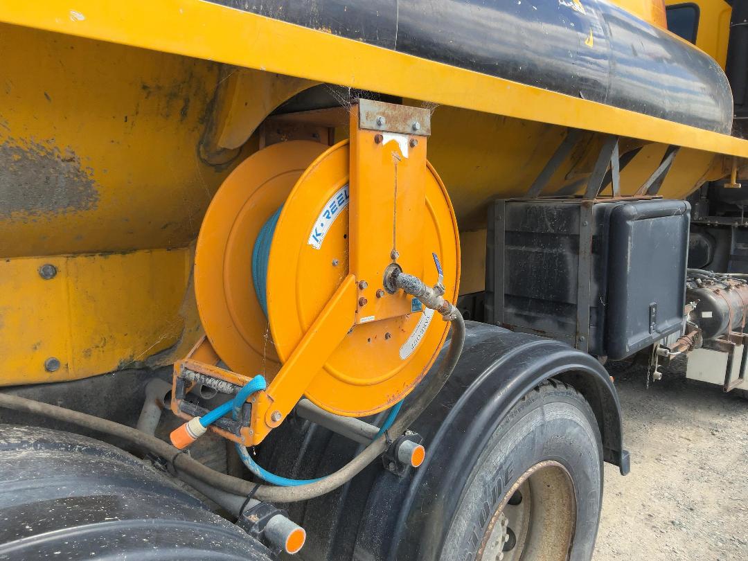 Photo '30' of Isuzu CXZ 400 GIGAMAX Tanker