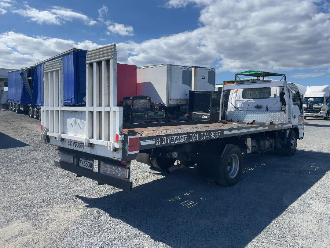 Photo '4' of Isuzu ELF NPR81 Tow Truck