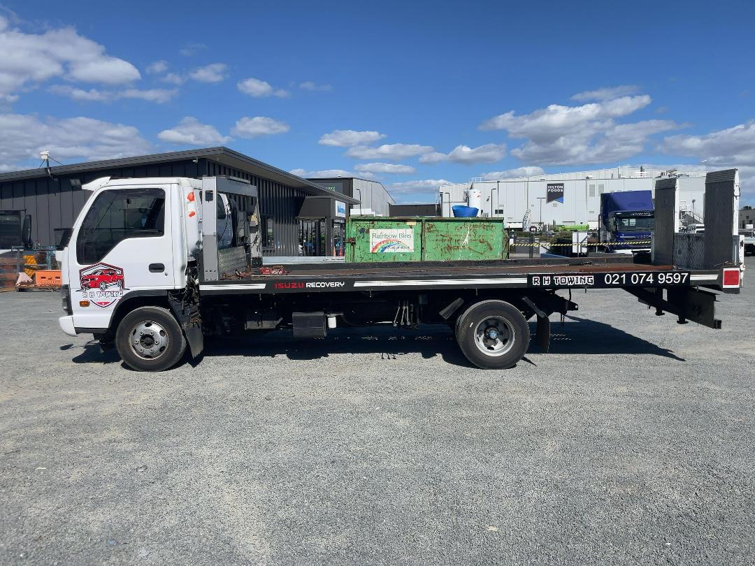 Photo '7' of Isuzu ELF NPR81 Tow Truck