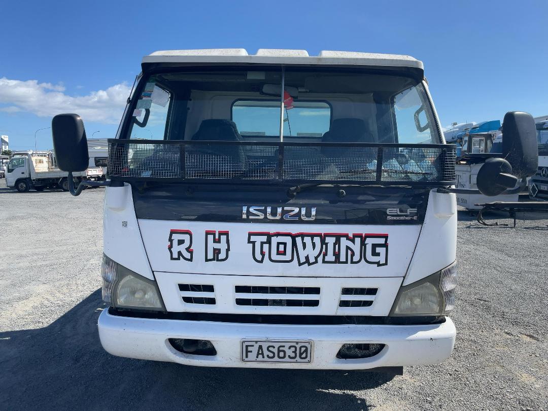 Photo '10' of Isuzu ELF NPR81 Tow Truck