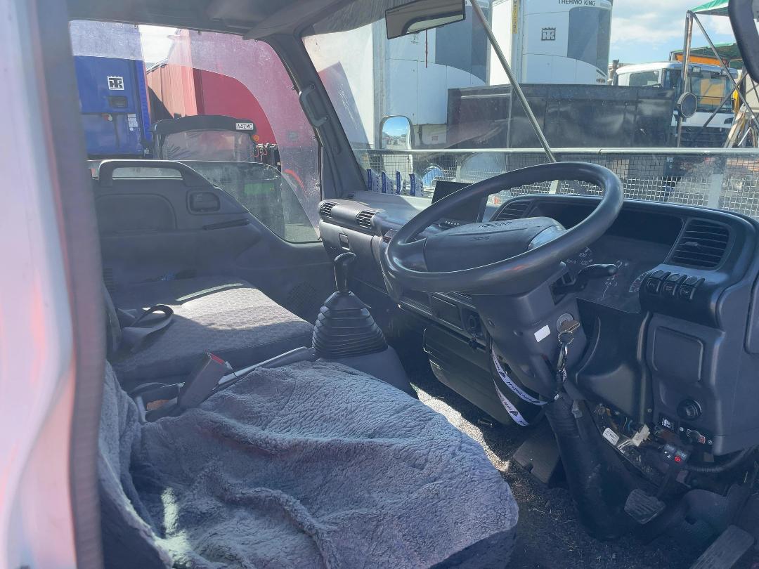 Photo '11' of Isuzu ELF NPR81 Tow Truck