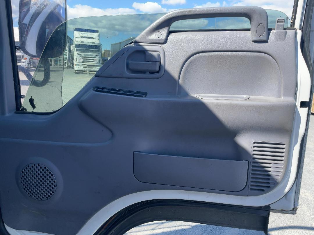 Photo '12' of Isuzu ELF NPR81 Tow Truck