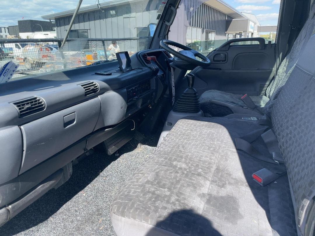 Photo '20' of Isuzu ELF NPR81 Tow Truck