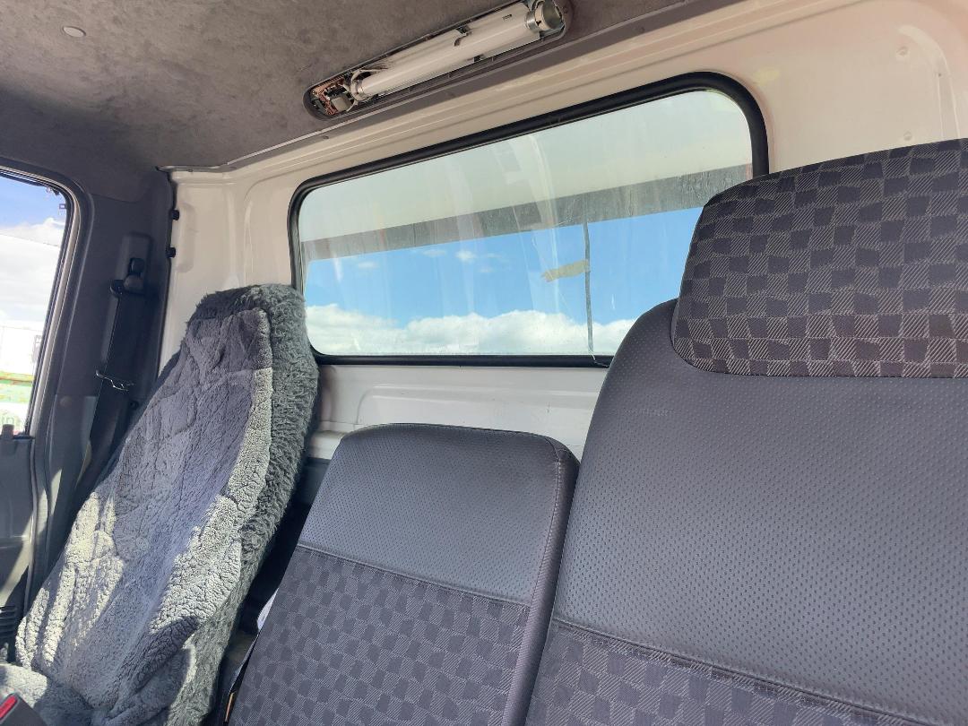 Photo '23' of Isuzu ELF NPR81 Tow Truck