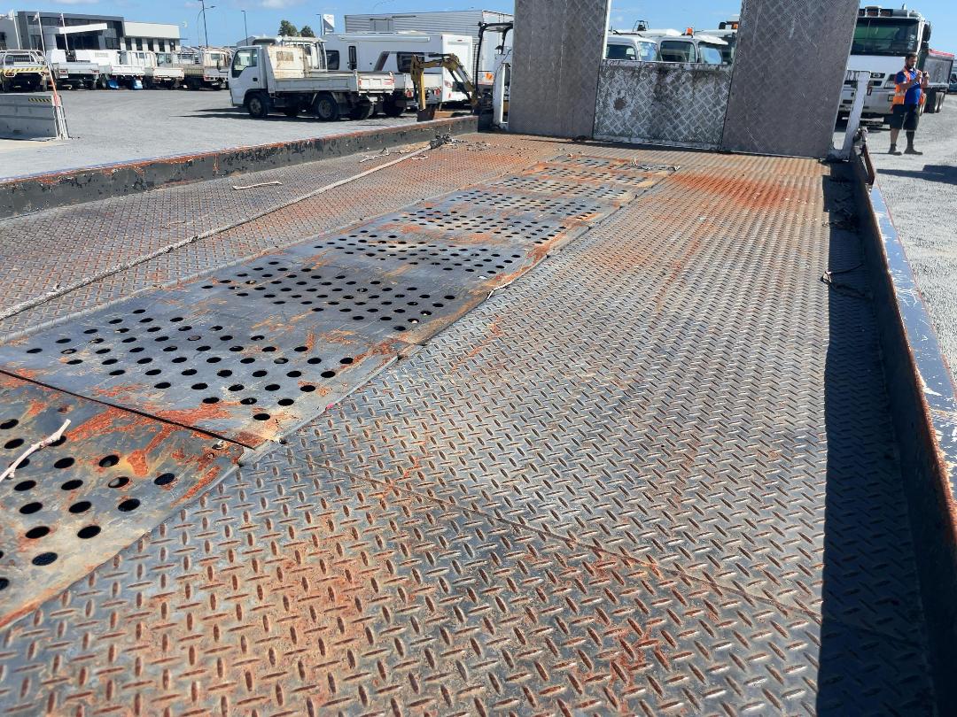 Photo '26' of Isuzu ELF NPR81 Tow Truck