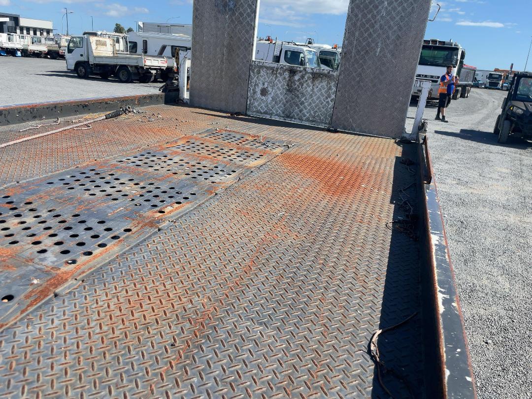 Photo '27' of Isuzu ELF NPR81 Tow Truck