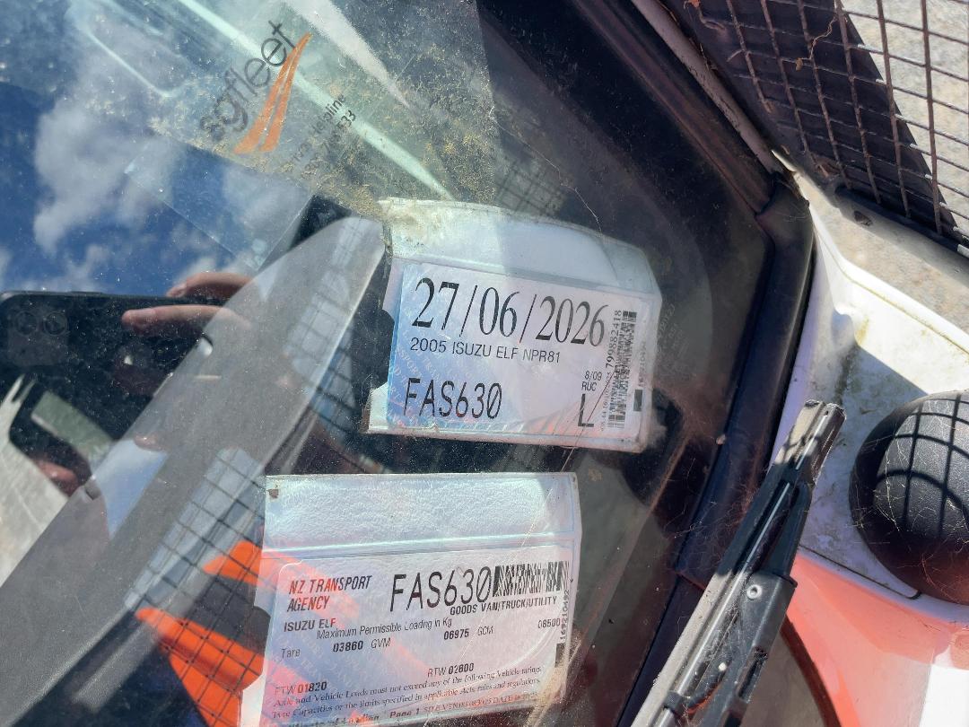 Photo '33' of Isuzu ELF NPR81 Tow Truck