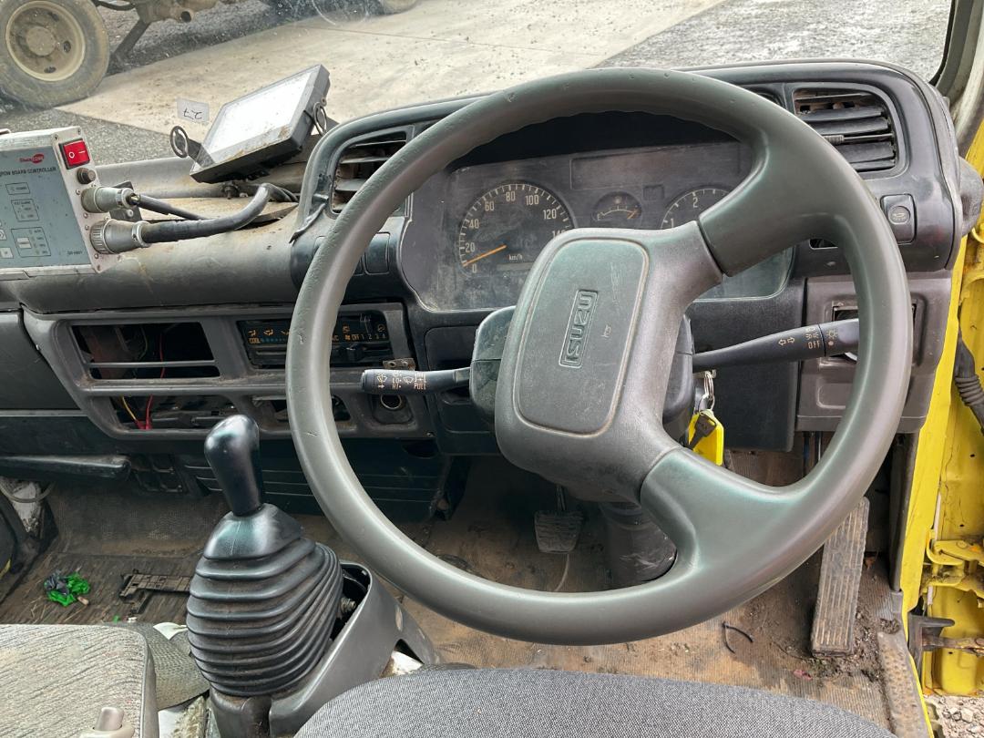 Photo '13' of Isuzu N Series NKR250 C/C Flat Deck Photo '13' of Isuzu N Series NKR250 C/C Flat Deck