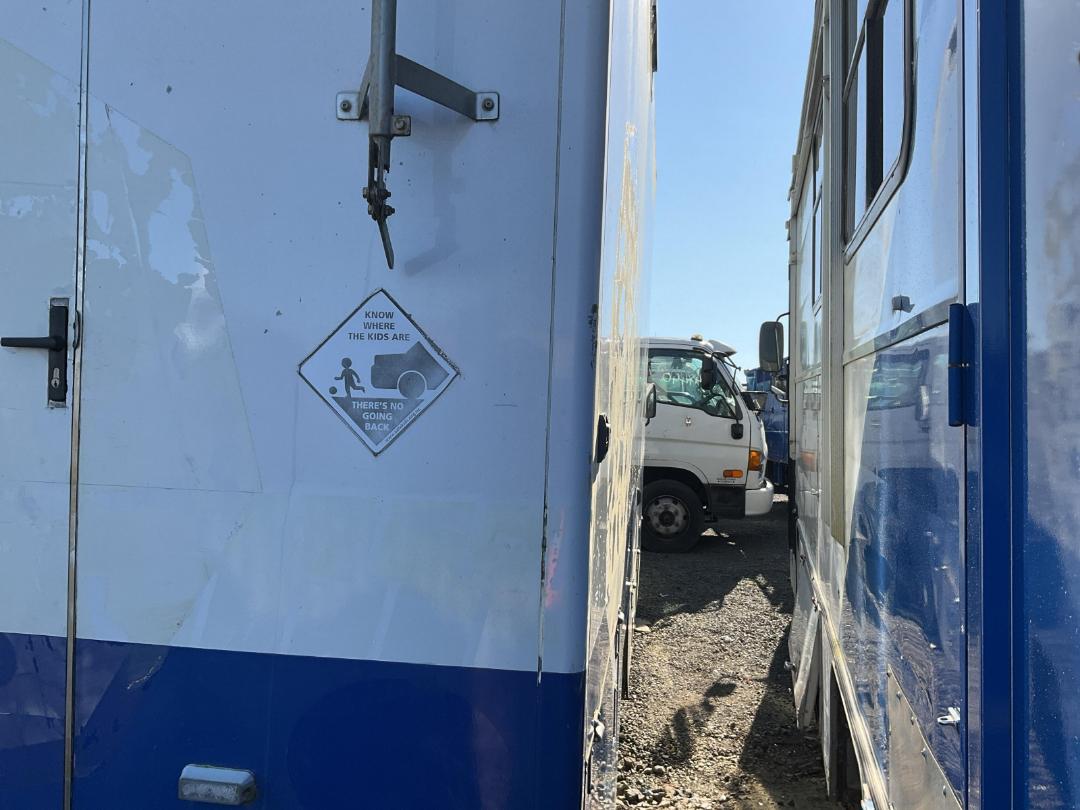 Photo '4' of Isuzu NPR 450 Box Body