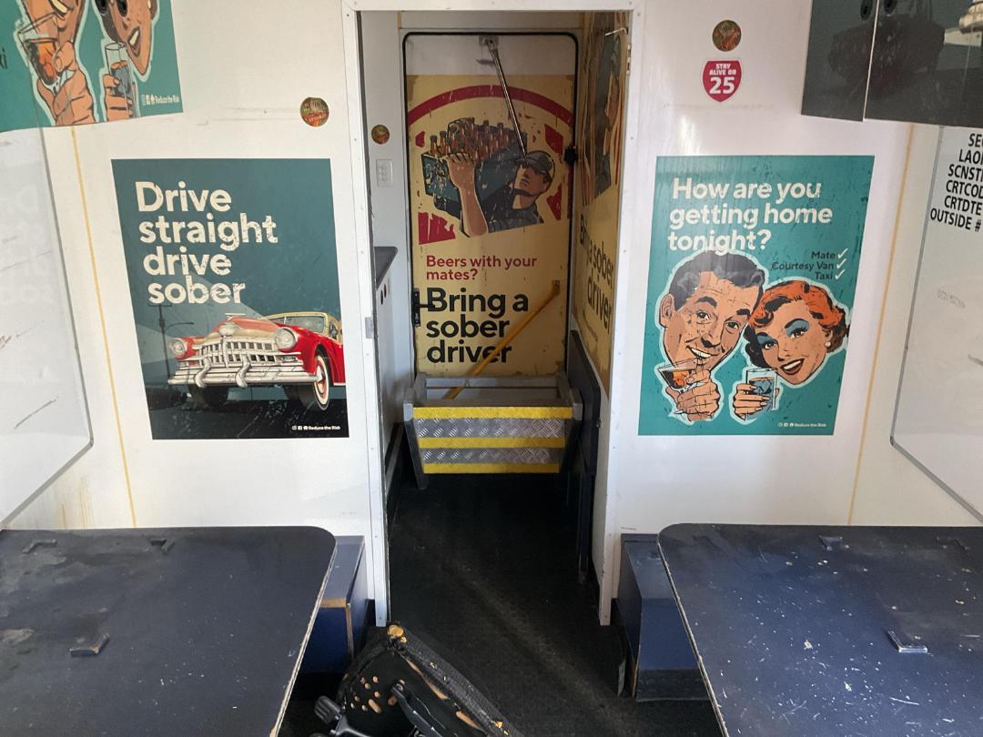 Photo '21' of Isuzu NPR 450 Box Body