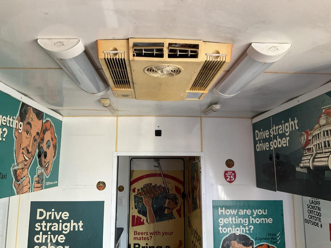 Photo '22' of Isuzu NPR 450 Box Body