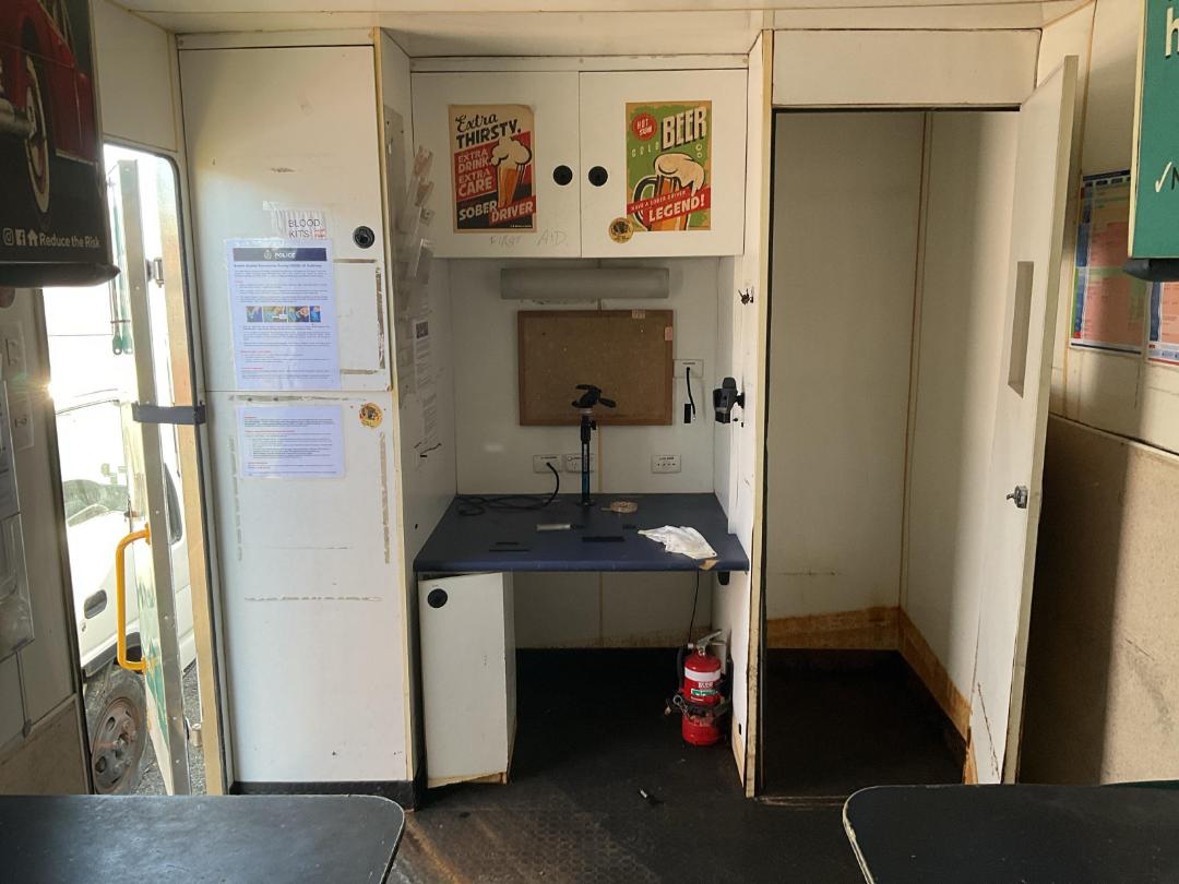 Photo '24' of Isuzu NPR 450 Box Body