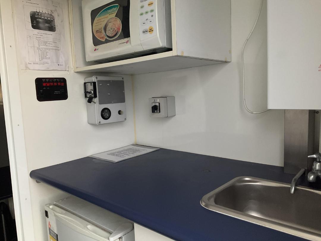 Photo '7' of Isuzu NPR 450 Box Body