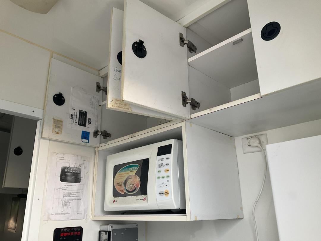 Photo '9' of Isuzu NPR 450 Box Body