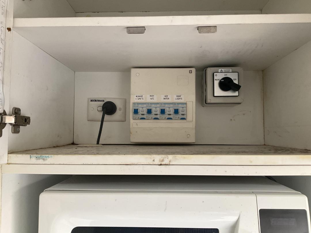 Photo '10' of Isuzu NPR 450 Box Body