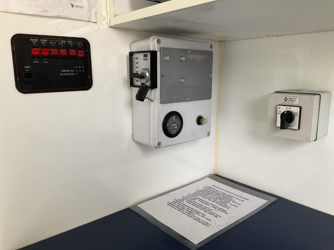 Photo '11' of Isuzu NPR 450 Box Body