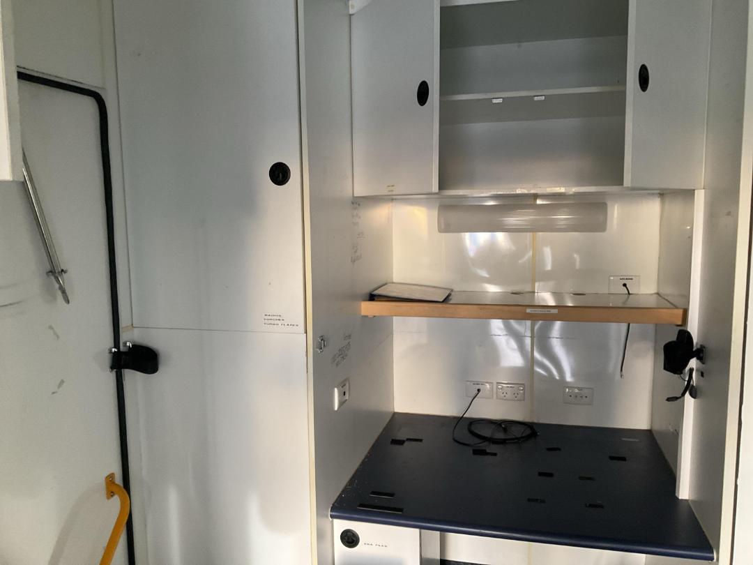 Photo '13' of Isuzu NPR 450 Box Body