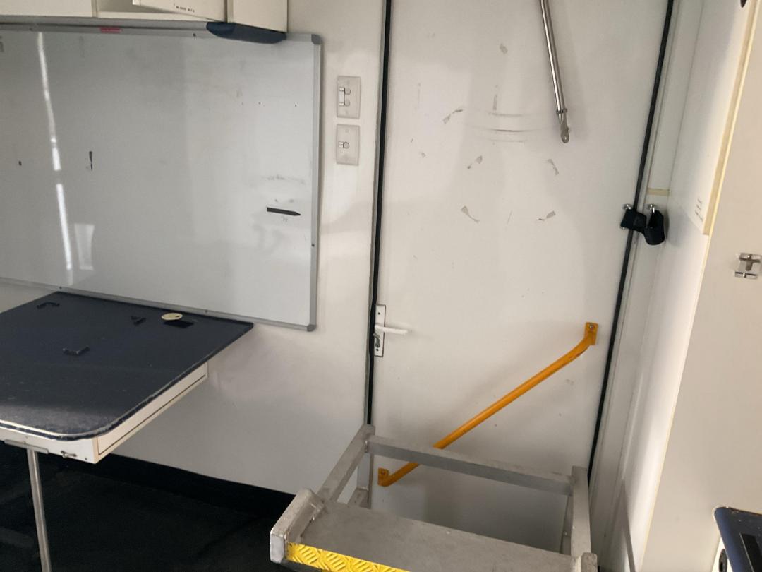 Photo '15' of Isuzu NPR 450 Box Body