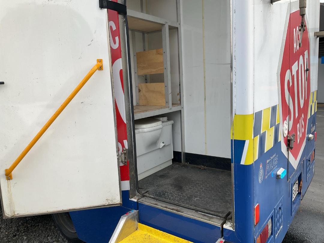 Photo '22' of Isuzu NPR 450 Box Body