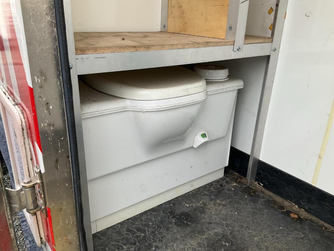 Photo '25' of Isuzu NPR 450 Box Body