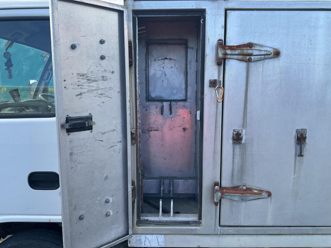 Photo '17' of Isuzu NPR 250 Service Vehicle