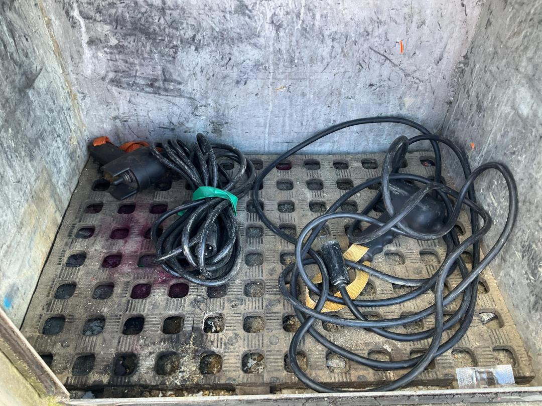 Photo '27' of Isuzu NPR 250 Service Vehicle