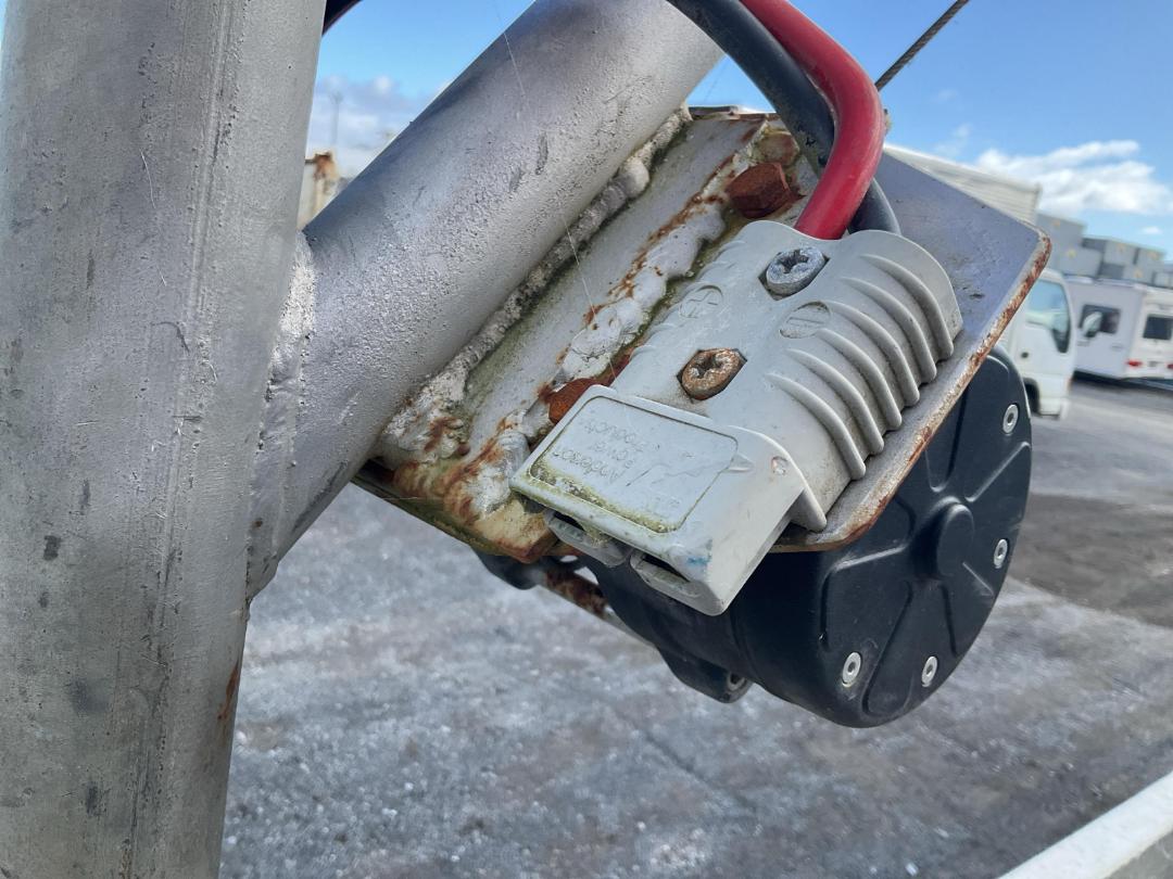 Photo '31' of Isuzu NPR 250 Service Vehicle