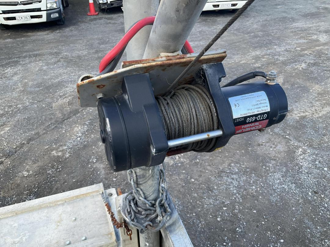 Photo '22' of Isuzu NPR 250 Service Vehicle