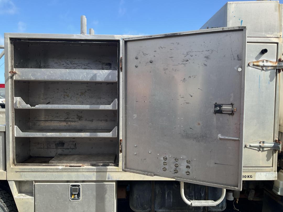 Photo '33' of Isuzu NPR 250 Service Vehicle