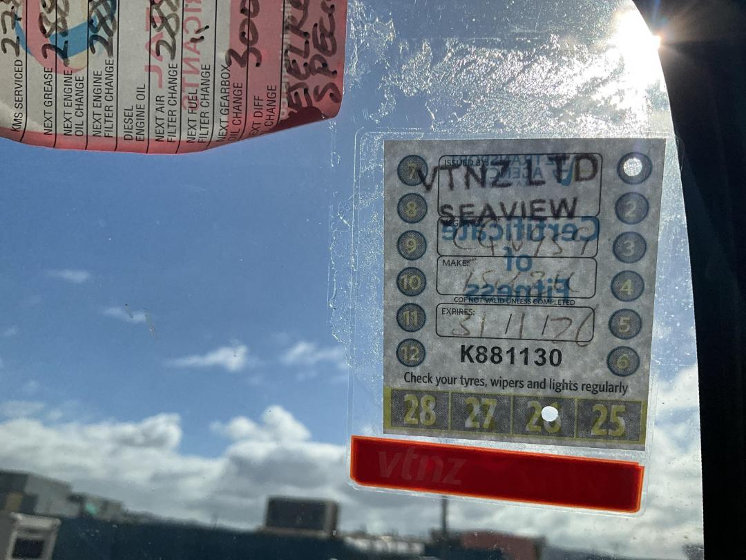 Photo '37' of Isuzu NPR 250 Service Vehicle