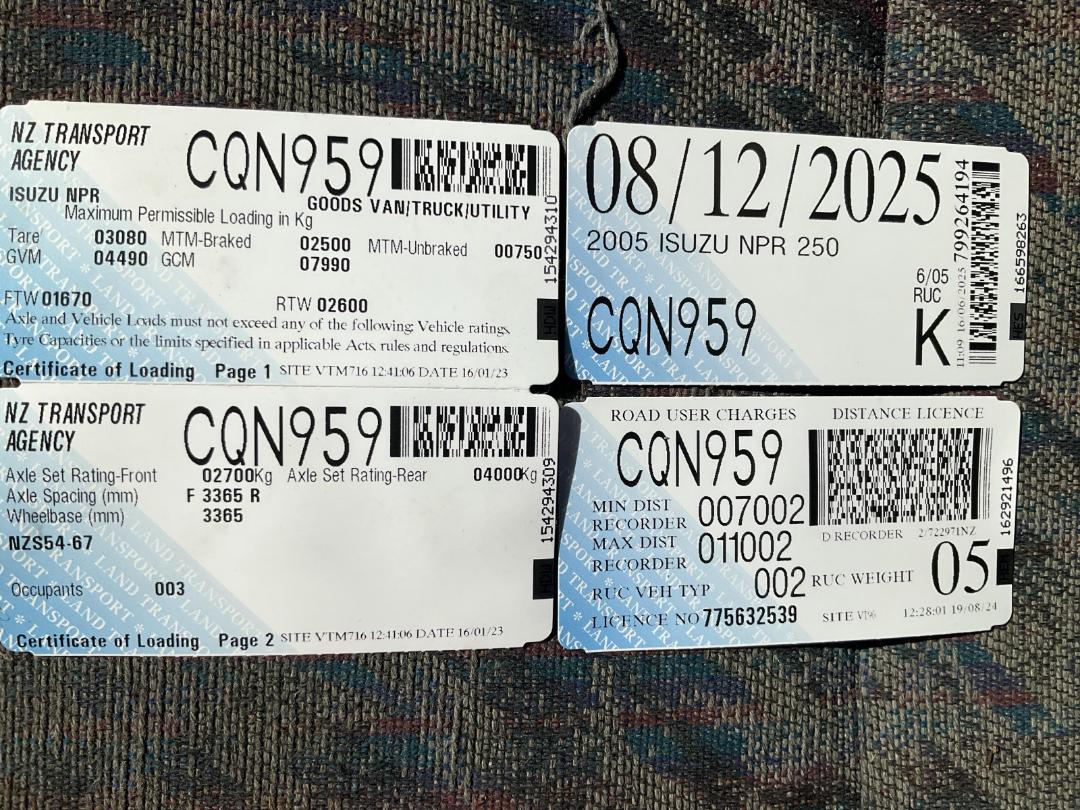 Photo '39' of Isuzu NPR 250 Service Vehicle