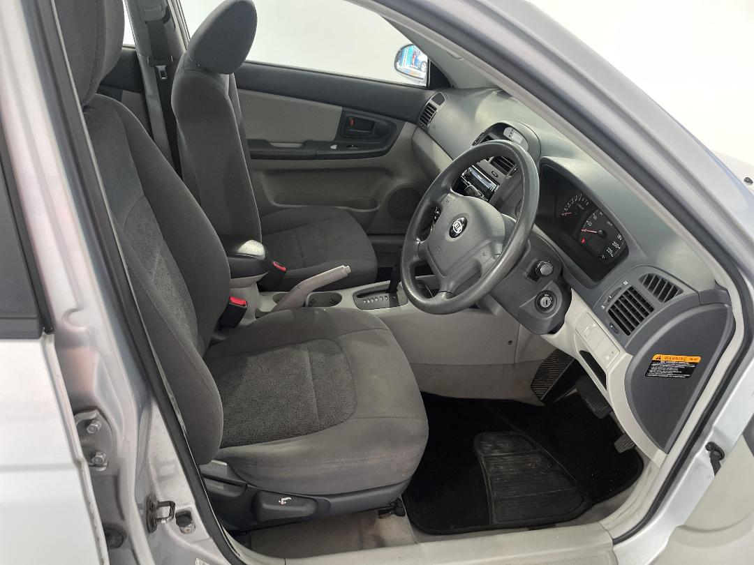 Photo '16' of KIA Cerato