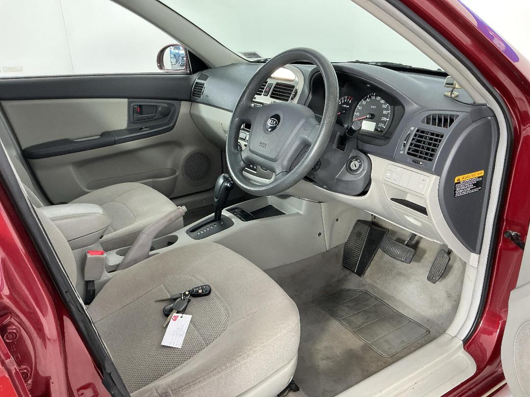 Photo '16' of KIA Cerato