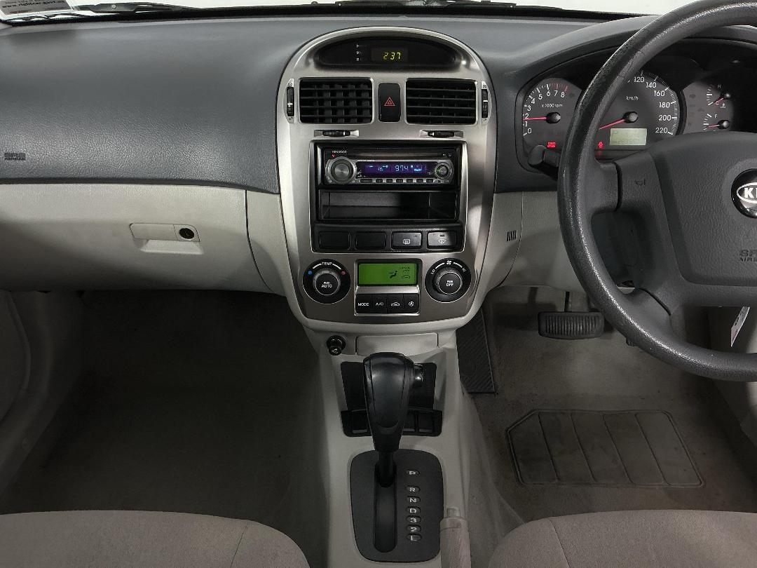 Photo '18' of KIA Cerato