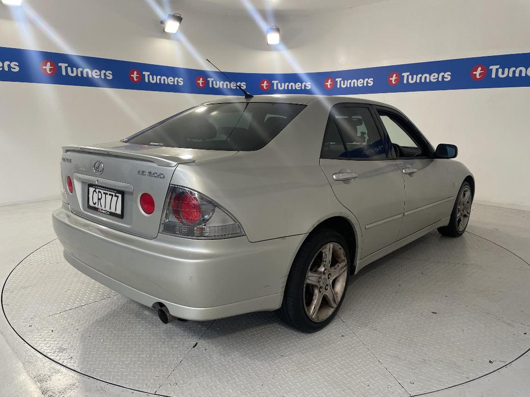 Photo '7' of Lexus IS300